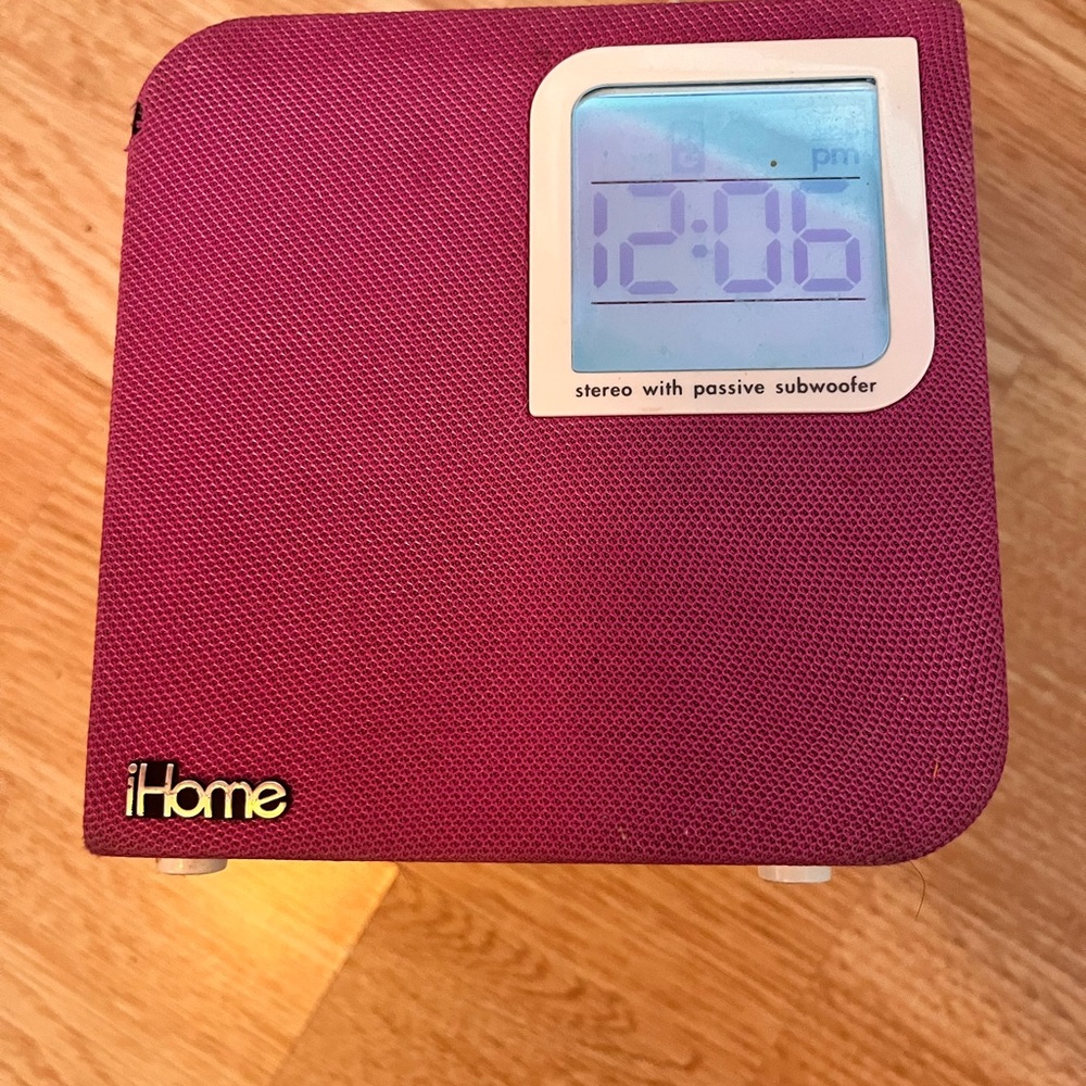 iHome iH120P vintage 2009 Pink Docking/Charging  Station